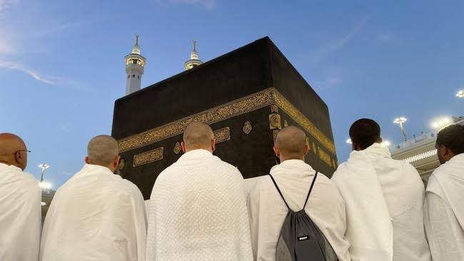 Postingan Menohok Netizen: “Jual Harta Demi Bisa Berangkat Haji/Umrah, Setelah Tiba di Mekkah, Mereka Berdoa Minta Harta Benda”