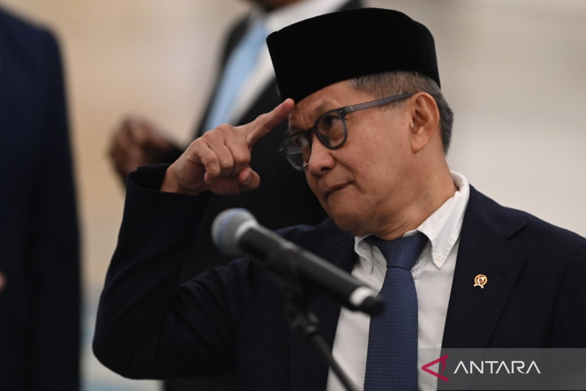 Rocky Gerung Kini Lebih Pilih MBG Ketimbang Naikkan Gaji Guru, Sebut Otak Anak Bisa Menyusut 30% Kalau Tidak Diberi MBG Rocky Gerung Kini Lebih Pilih MBG Ketimbang Naikkan Gaji Guru, Sebut Otak Anak Bisa Menyusut 30% Kalau Tidak Diberi MBG